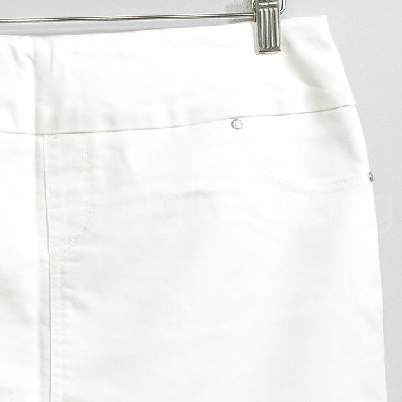 S.C. & CO Ladies' Denim Skort White - Picture 3 of 5
